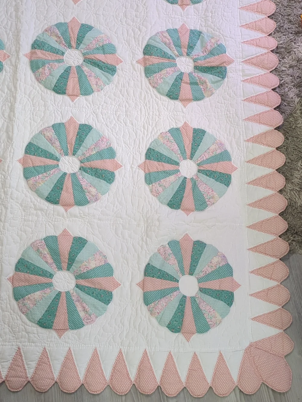 Dresden Plate Quilt 64x80 Pink Green Scalloped Edge Cottagecore Twin Throw